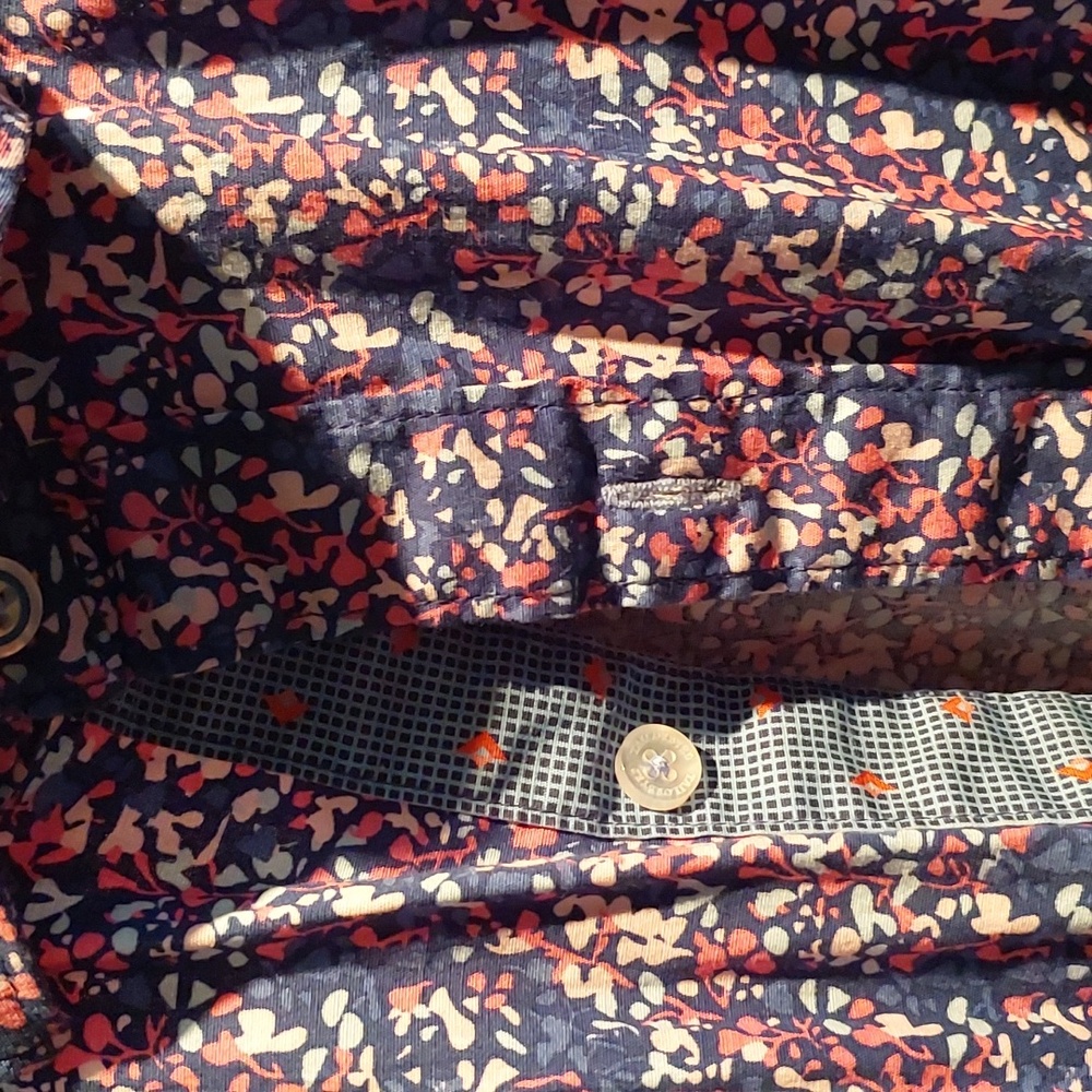 Men's Shirt - Picture 3 of 4
